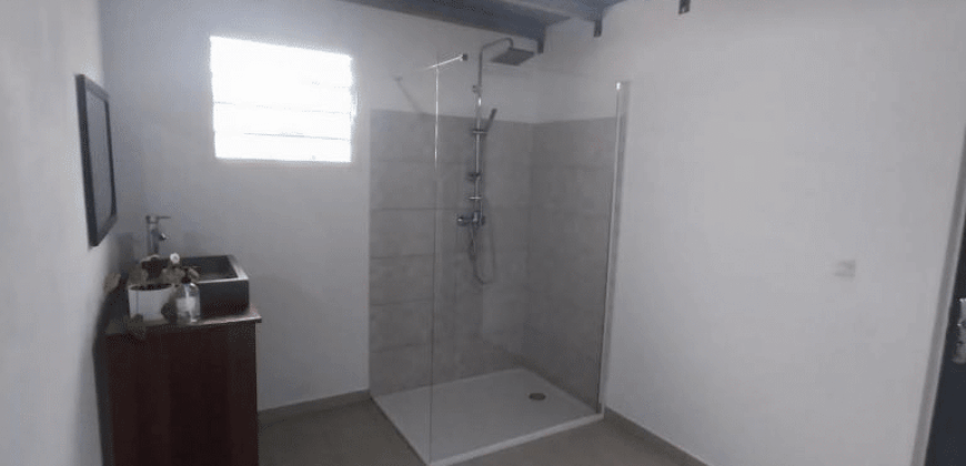En location une villa meublée de type F5/6 située au Tampon 14ème