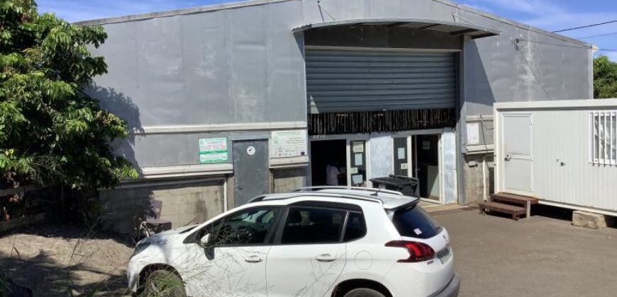 Location d’un spacieux local-entrepôt de 600 m2 situé à Ravine des Cabris