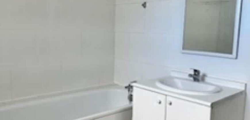A vendre un appartement T3 dans une résidence proche des commerces à  Sainte Clotilde