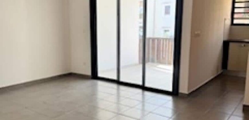 A louer un lumineux appartement de 40.30m2 sur les bas de la route Bois de Nèfles à Sainte Clotilde.