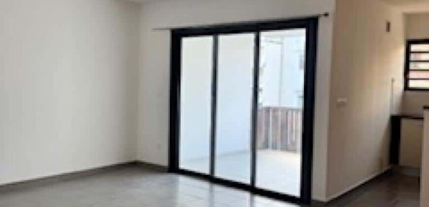 A louer un lumineux appartement de 40.30m2 sur les bas de la route Bois de Nèfles à Sainte Clotilde.