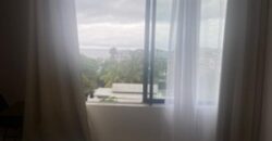 Location d’un appartement meublé dans une résidence avec piscine commune à Sainte Clotilde