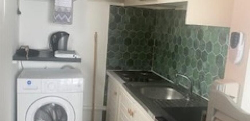 Location d’un appartement meublé dans une résidence avec piscine commune à Sainte Clotilde