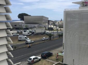A louer un appartement de type F1 dans une résidence à Sainte Clotilde