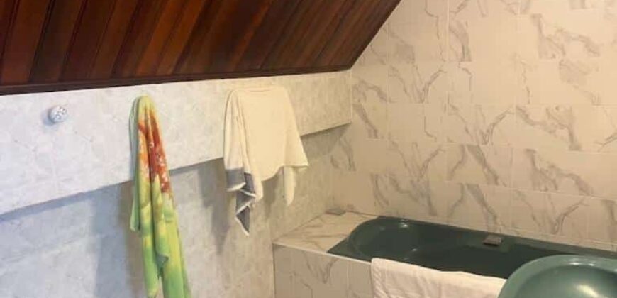 A louer une charmante villa T5 meublée située dans un quartier calme à proximité du bassin Pirogue