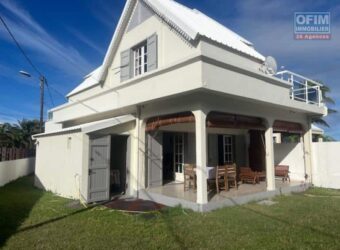 A louer une charmante villa T5 meublée située dans un quartier calme à proximité du bassin Pirogue
