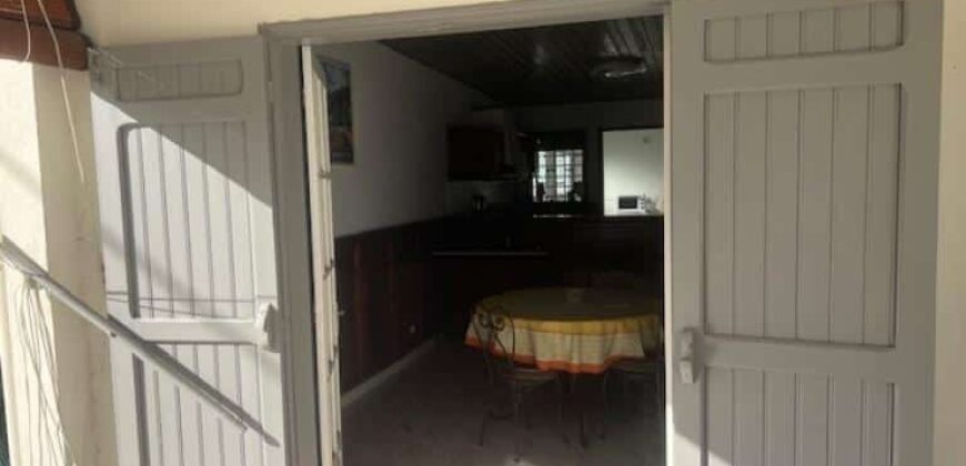 A louer une charmante villa T5 meublée située dans un quartier calme à proximité du bassin Pirogue
