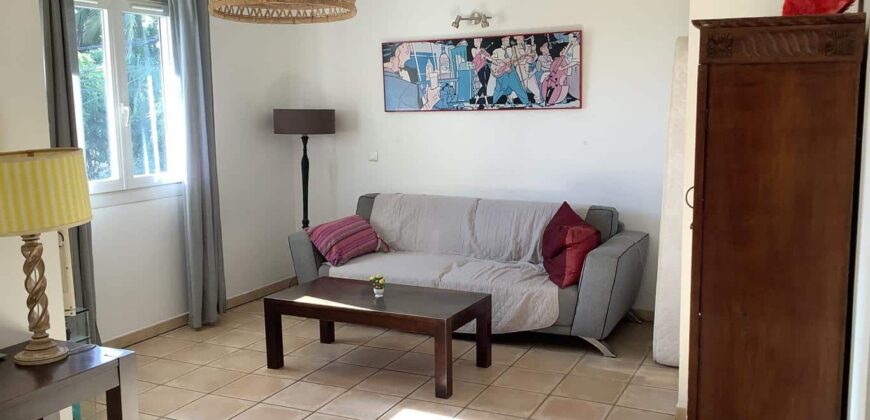 A louer un agréable appartement meublé T3/4 de 91.95 m2 situé à Saint Pierre