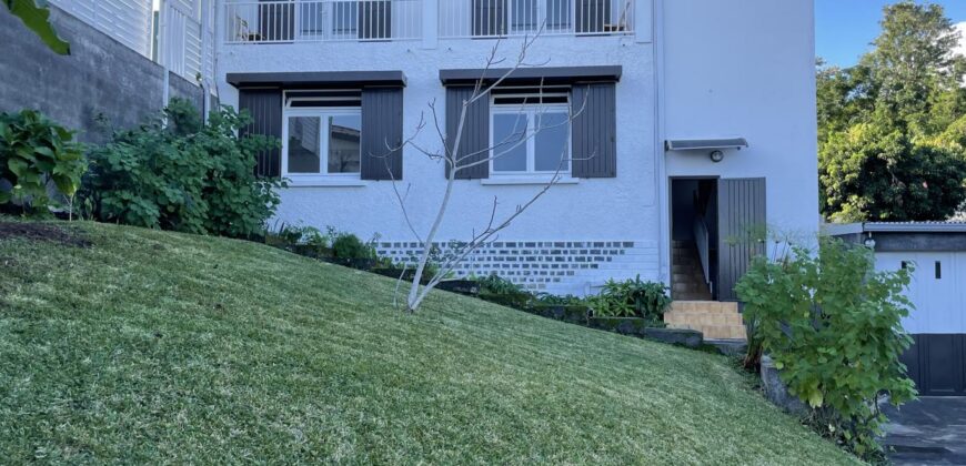 A vendre une grande villa de 122m2 dans un quartier calme et recherché à la Rivière Saint Louis