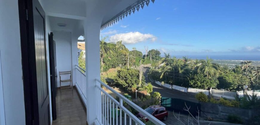A vendre une grande villa de 122m2 dans un quartier calme et recherché à la Rivière Saint Louis