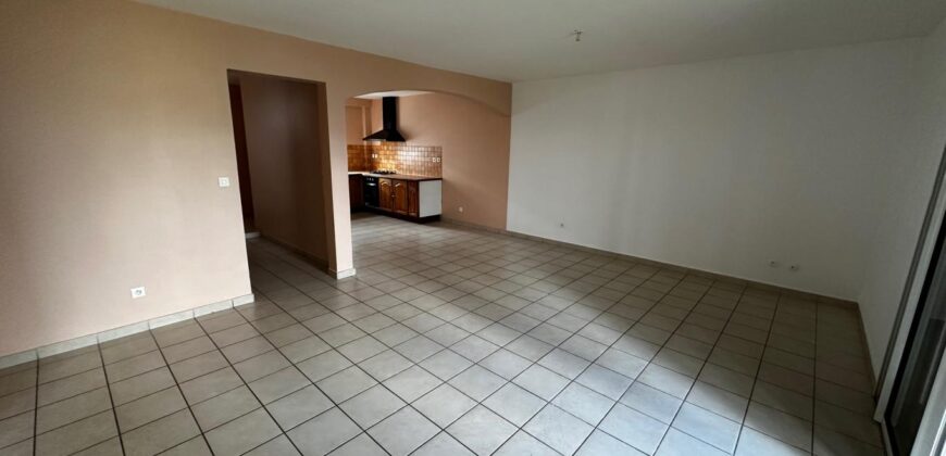 A louer une villa de 100m2 dans une résidence sécurisée à Saint André
