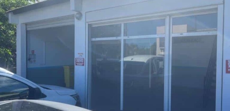 A louer un local commercial de 96 m2 avec une excellente visibilité situé à L’Etang Salé