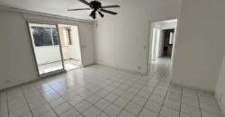 A vendre un charmant appartement T3 entièrement rénové et climatisé situé dans une résidence sécurisée à Saint Louis