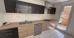 A vendre un charmant appartement T3 entièrement rénové et climatisé situé dans une résidence sécurisée à Saint Louis