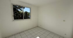 A vendre un charmant appartement T3 entièrement rénové et climatisé situé dans une résidence sécurisée à Saint Louis