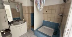 A vendre un charmant appartement T3 entièrement rénové et climatisé situé dans une résidence sécurisée à Saint Louis