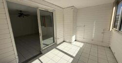 A vendre un charmant appartement T3 entièrement rénové et climatisé situé dans une résidence sécurisée à Saint Louis