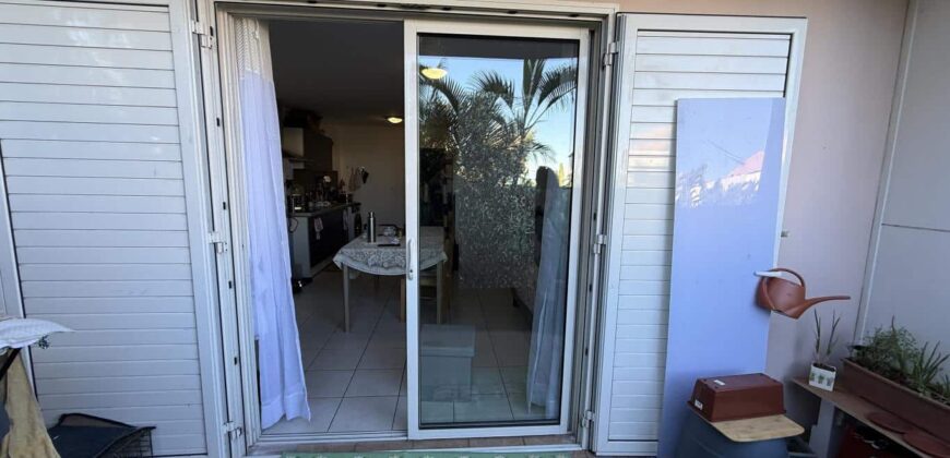 A vendre un studio de 26.92 m2 situé dans une résidence sécurisée face au lycée des Avirons