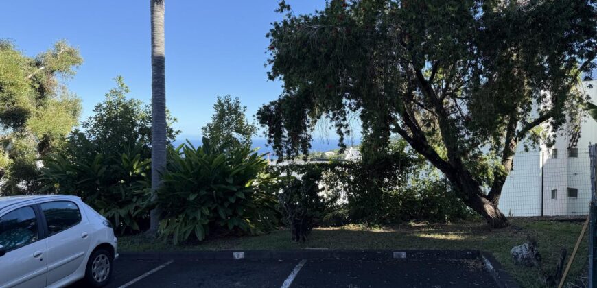 A vendre un studio de 26.92 m2 situé dans une résidence sécurisée face au lycée des Avirons