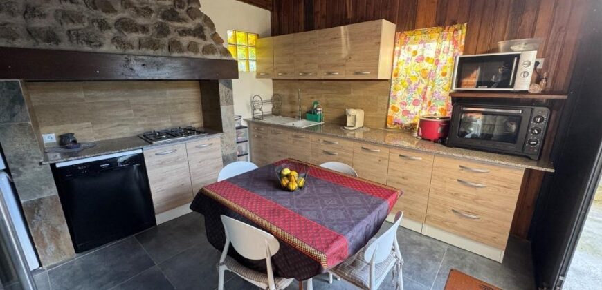 En location une superbe villa meublée de type F3/4 située dans un cadre paisible au Tampon 13ème