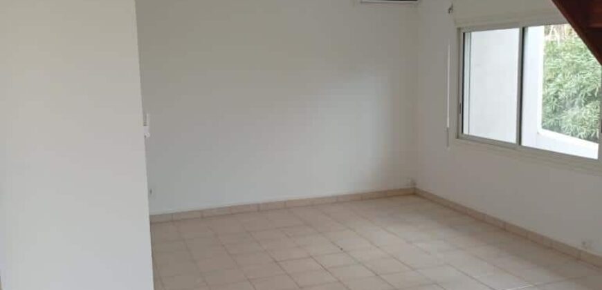 A louer un appartement de 65,62m2 en triplex avec jardin à la Saline les Bains