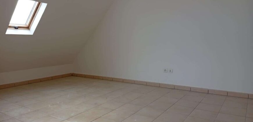 A louer un appartement de 65,62m2 en triplex avec jardin à la Saline les Bains