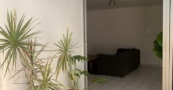 A louer un lumineux appartement en duplex situé en rez-de-jardin dans une résidence à Boucan Canot