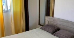 A louer un lumineux appartement en duplex situé en rez-de-jardin dans une résidence à Boucan Canot