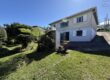 En vente une charmante villa composée de deux logements T4 + T2 sur un terrain de 625 m2 située à l’entrée du Tévelave