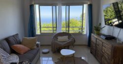En vente une charmante villa composée de deux logements T4 + T2 sur un terrain de 625 m2 située à l’entrée du Tévelave