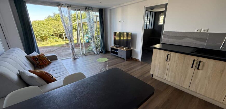 En vente une charmante villa composée de deux logements T4 + T2 sur un terrain de 625 m2 située à l’entrée du Tévelave