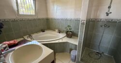 En vente une charmante villa composée de deux logements T4 + T2 sur un terrain de 625 m2 située à l’entrée du Tévelave