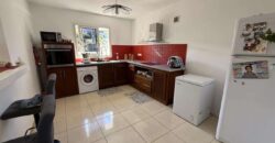 En vente une charmante villa composée de deux logements T4 + T2 sur un terrain de 625 m2 située à l’entrée du Tévelave