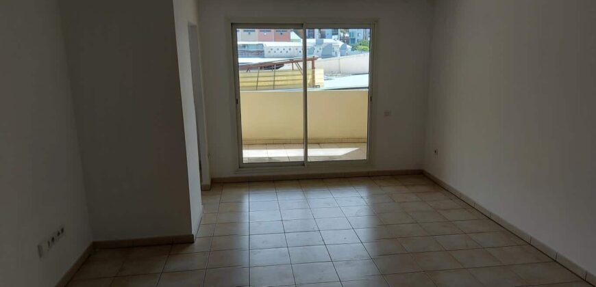 A vendre un appartement T2 de 50.45m2 proche de toutes commodités dans une résidence sécurisée à Sainte Clotilde
