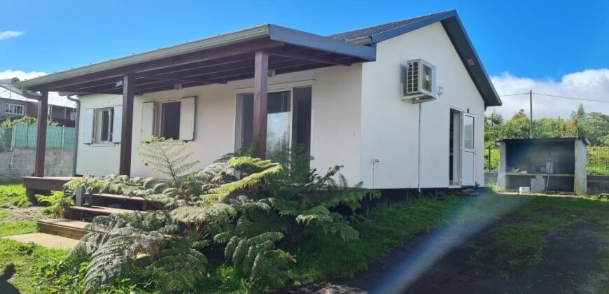 A louer une charmante villa de type F4 d’environ 75 m2 située à La Plaine des Cafres