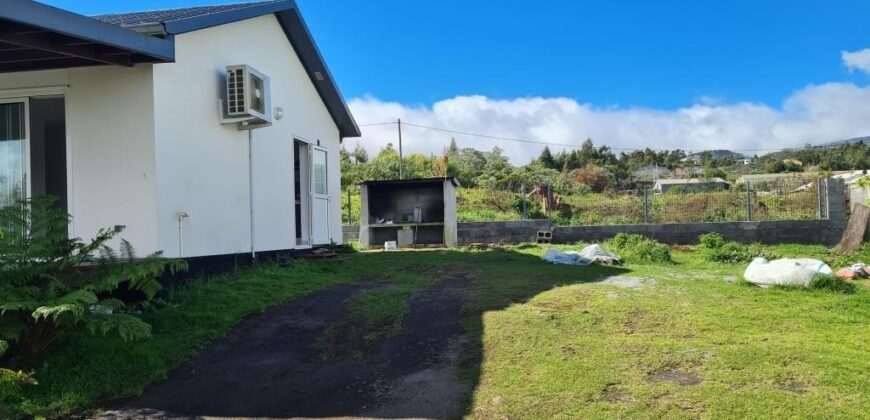 A louer une charmante villa de type F4 d’environ 75 m2 située à La Plaine des Cafres