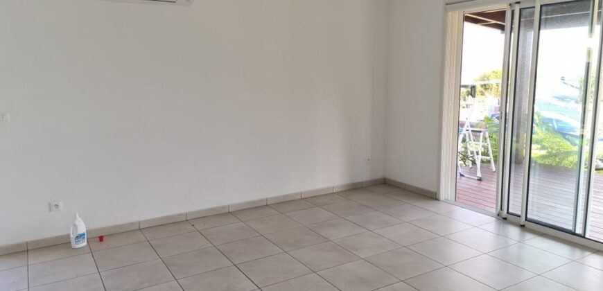 A louer une charmante villa de type F4 d’environ 75 m2 située à La Plaine des Cafres