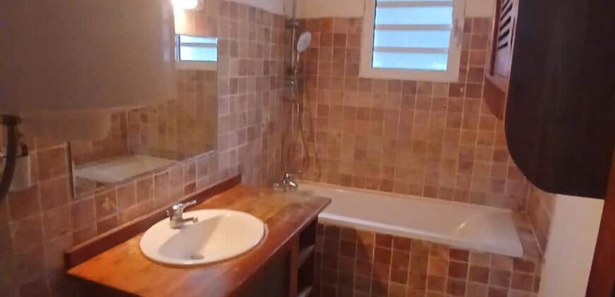 A louer une villa de 110m2 avec cour sur Tan Rouge à Saint Gilles les Hauts