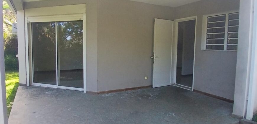 A louer une villa de 110m2 avec cour sur Tan Rouge à Saint Gilles les Hauts