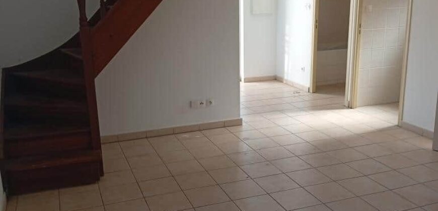 A louer un appartement T3 de 65.62m2 avec jardin à la Saline les bains