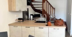 A louer un beau duplex meublé de type F4 avec piscine dans une résidence à Sainte-Clotilde-La Bretagne
