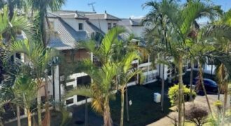 A louer un beau duplex meublé de type F4 avec piscine dans une résidence à Sainte-Clotilde-La Bretagne