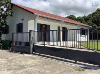 A louer une charmante villa meublée de type F4 située à La Rivière Saint Louis