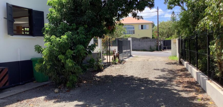 A louer une charmante villa meublée de type F4 située à La Rivière Saint Louis