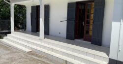 A louer une charmante villa meublée de type F4 située à La Rivière Saint Louis