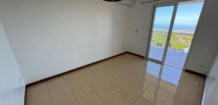 A louer une charmante villa T5 avec vue mer située au Tampon dans le quartier de Trois Mares