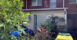 En location une villa jumelée de type F3 de 75 m2 située à La Rivière Saint Louis