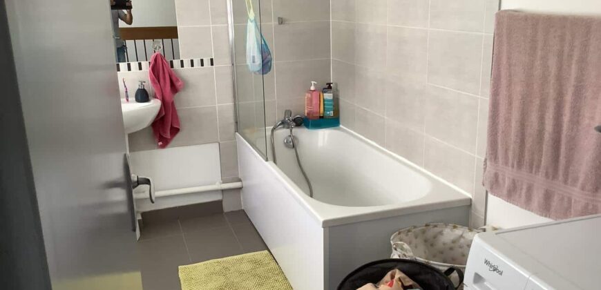 En location une villa jumelée de type F3 de 75 m2 située à La Rivière Saint Louis