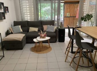 En location une villa jumelée de type F3 de 75 m2 située à La Rivière Saint Louis