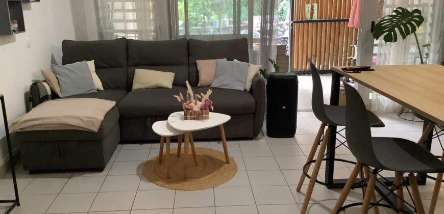 En location une villa jumelée de type F3 de 75 m2 située à La Rivière Saint Louis